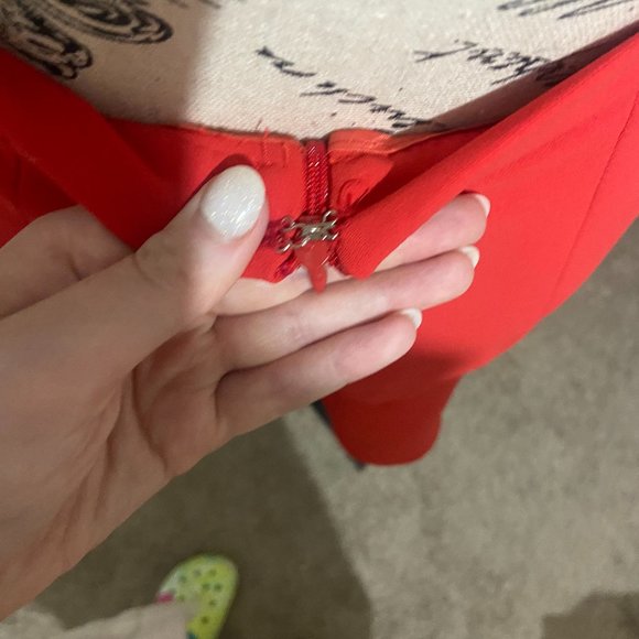 red flouncy mermaid knee skirt - Picture 3 of 3